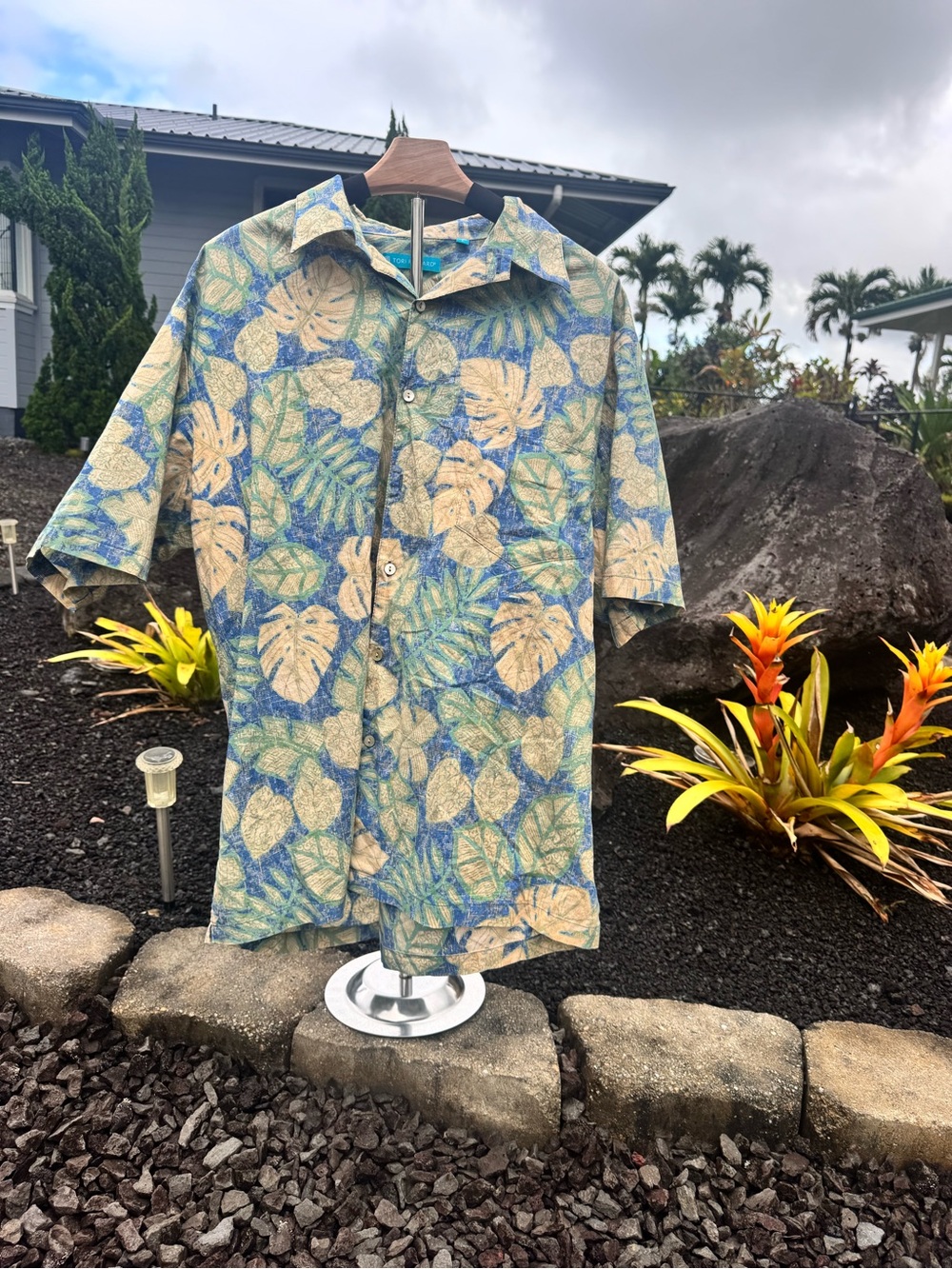 Tori Richard Hawaii Aloha Shirt Men’s Large Blue Green Tropical Leaf 100% Cotton